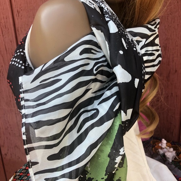 NWOT Esprit Silky Scarf Various patterns Cute green black abstract - Picture 8 of 9